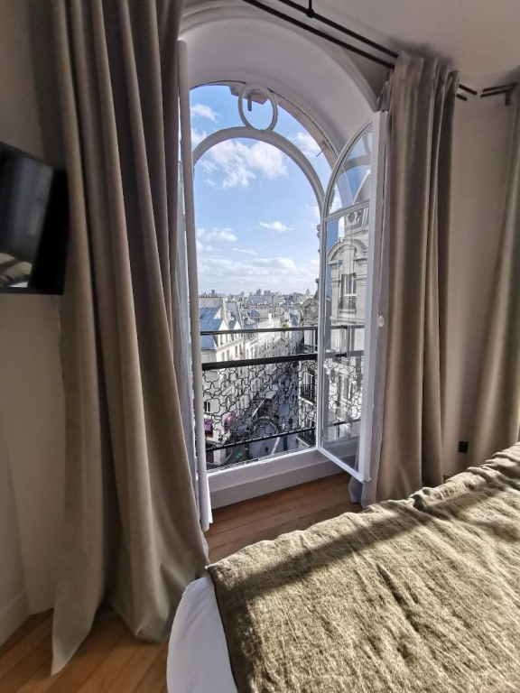 Tinah Paris, Réaumur - Montorgeuil