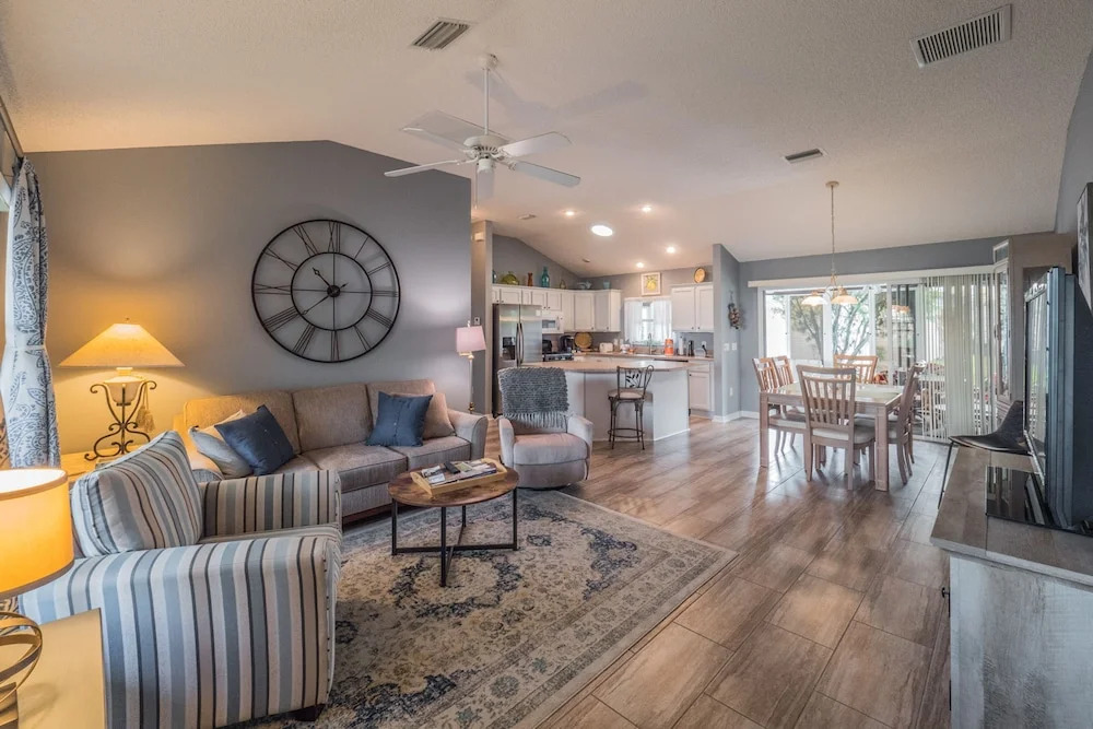 Deerfield Lane 1253 by White Pelican VR