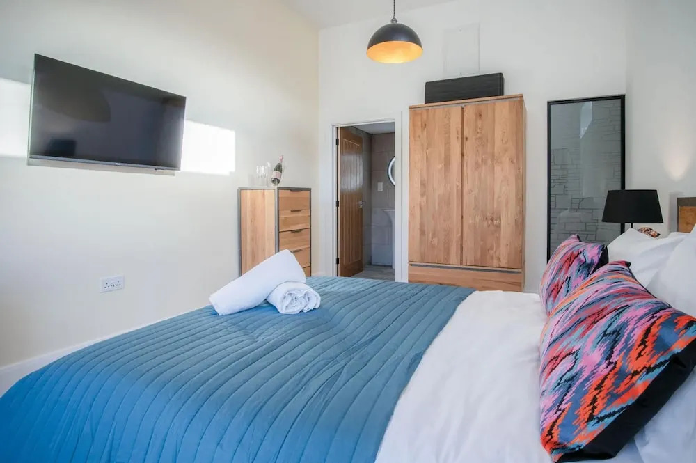 Suite 11 - Sleeping Giant Hotel - PEN Y CAE Inn