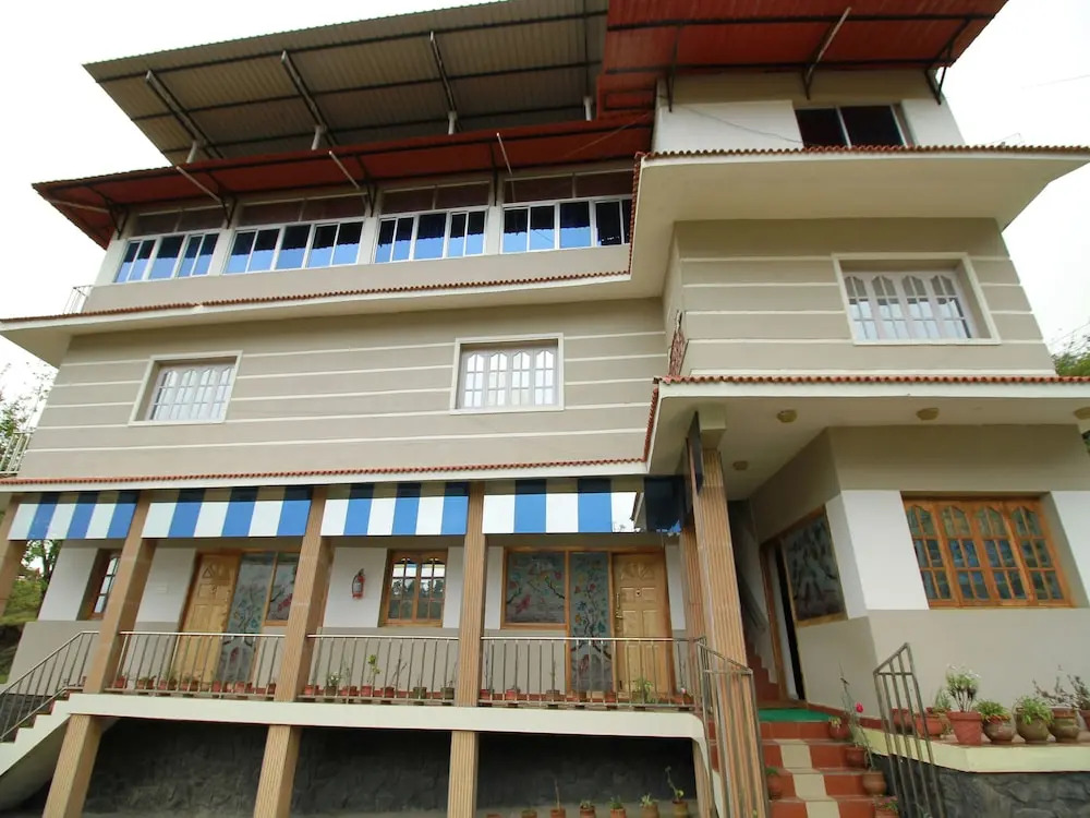 Oyo 11719 Hotel Sierra