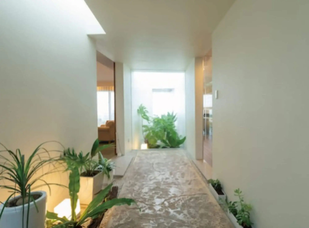 Condominium T-Room
