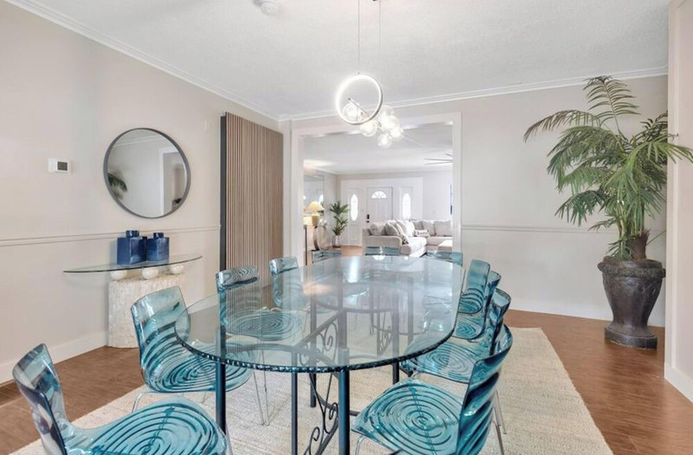 Huge 8BR wHTD Pool Ensuites Games Near Beach