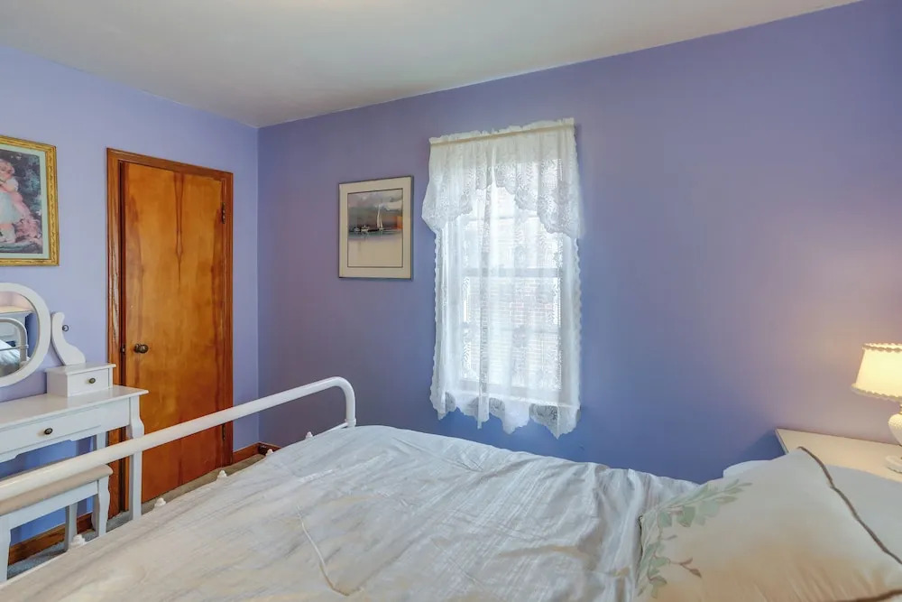 Home w/ Screened-in Porch < 1 Mi to Lake Erie