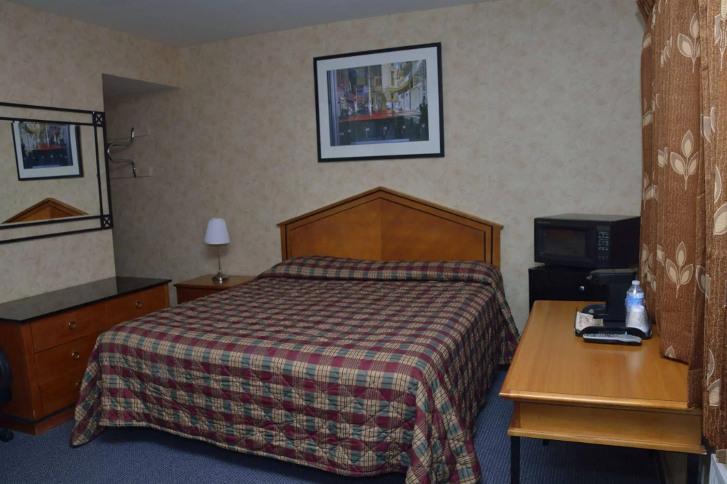 At 9 Motel Near Freehold I-195
