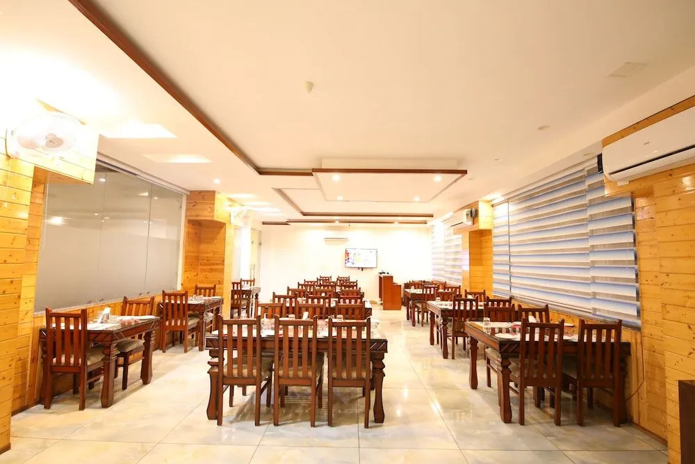 OYO 9711 Hotel Marc Blu