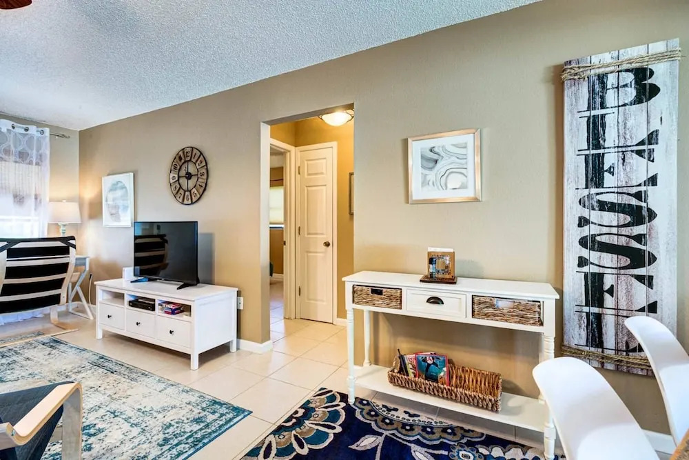 South Venice Pool Home With Fence, Dog Friendly