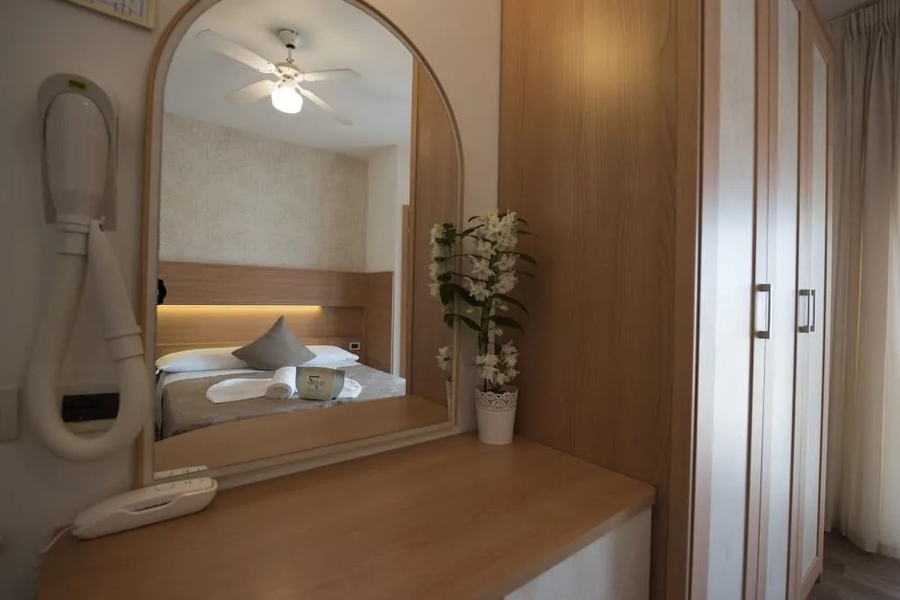Hotel Seven