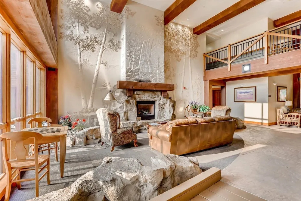 2 Bedroom Colorado Vacation Rental situated in River Run Village Steps from the Summit Express Gondola