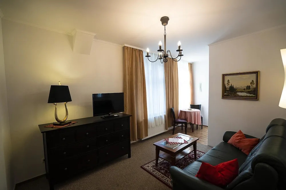 FewoZauber "Pension am Dom", Historische Apartments, Superzentral, 7min zum Schloss