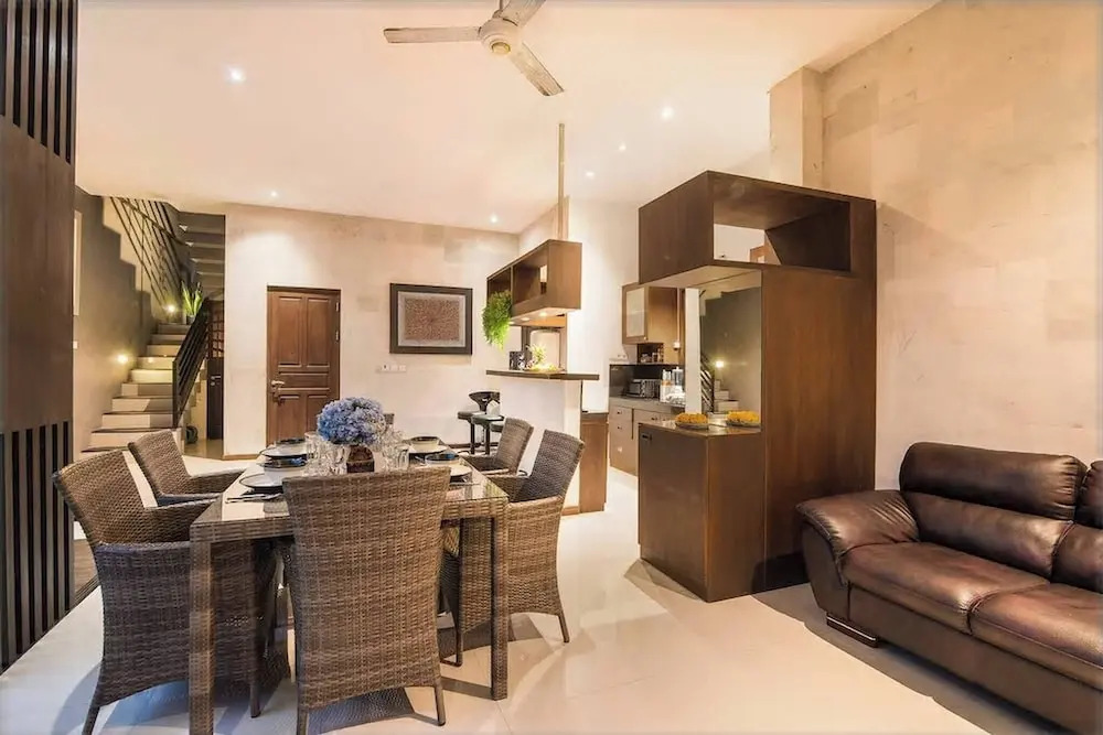 3 BR, 250 Sqmt Villa, Terrace, 10 min Available
