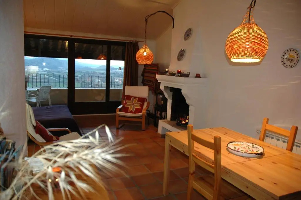Loft con chimenea y terraza con vistas - Cal Caterino
