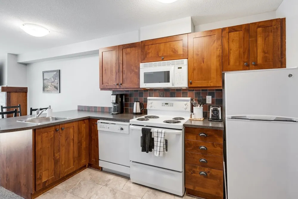 LARGE 3-Br 3-Ba | Ski In/Out | Pool & Hot Tubs | Central Upper Village Location