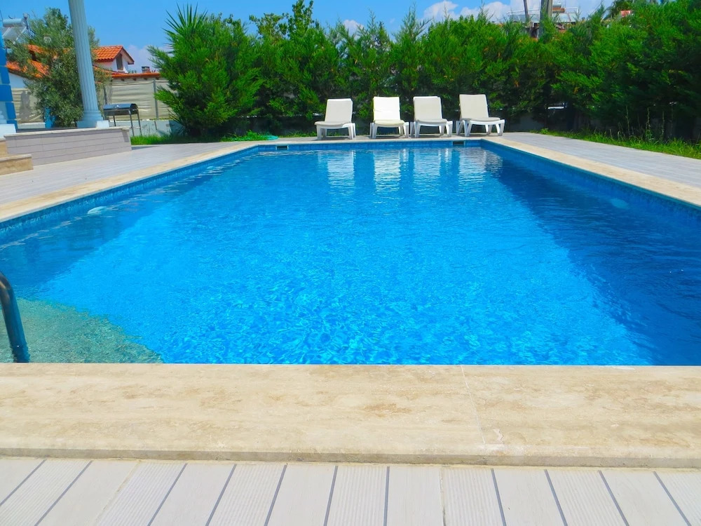 Dalyandreams Villa Sleeps12-pool-wifi-ac-parking