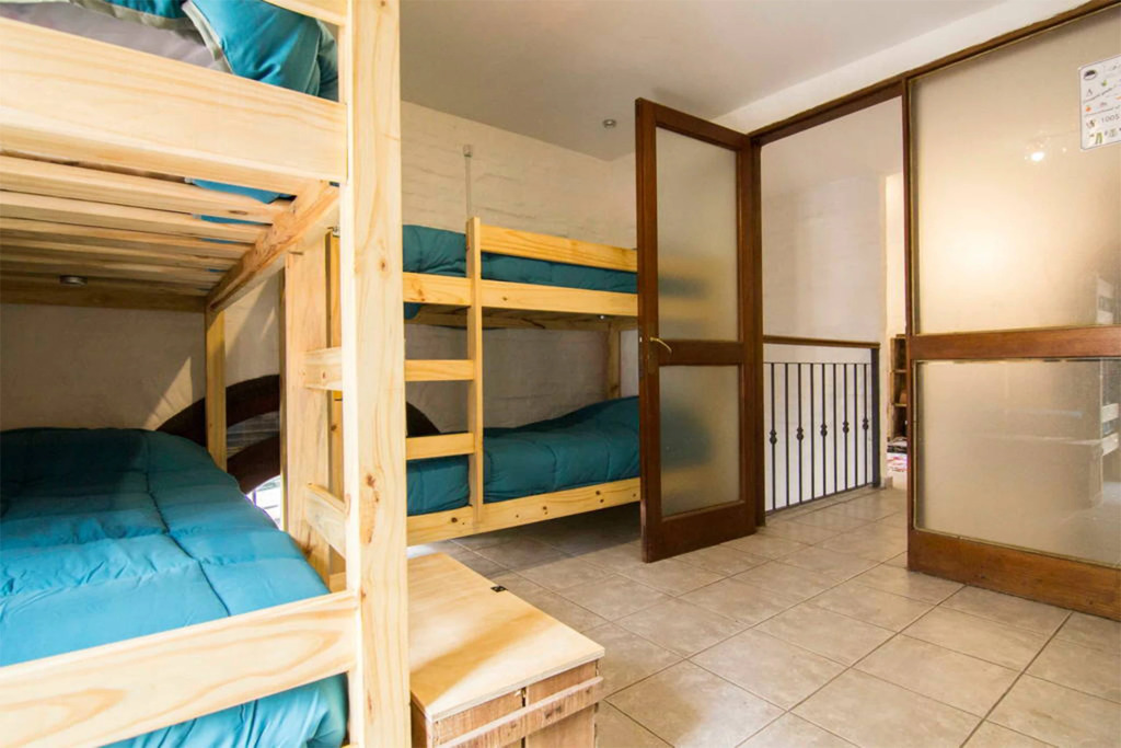 MedioMundo Hostel