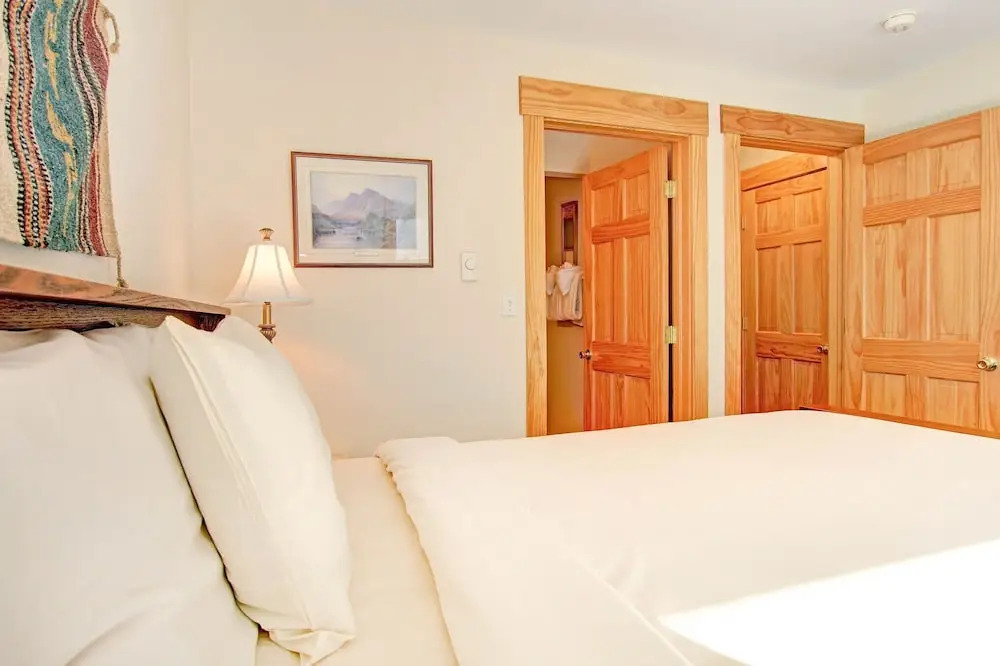 Snowdrift Peak 203 2 Bedroom Condo by RedAwning