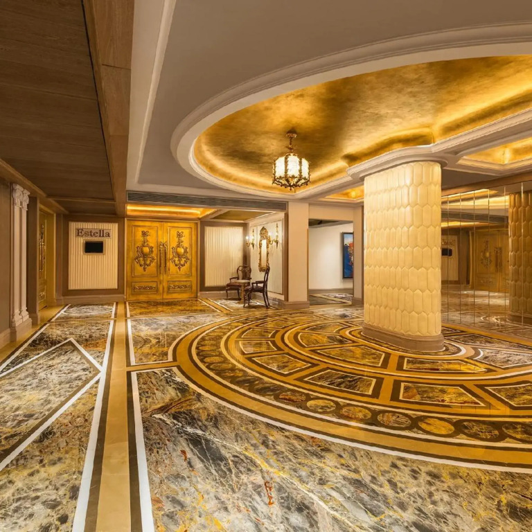 Hotel Hillock Ahmedabad