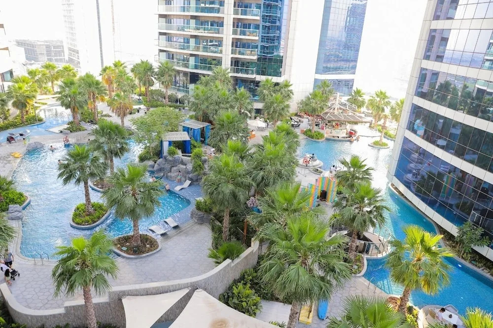 Fully Furnished 3 Bedroom in Paramount Prime Location Spacious Layout