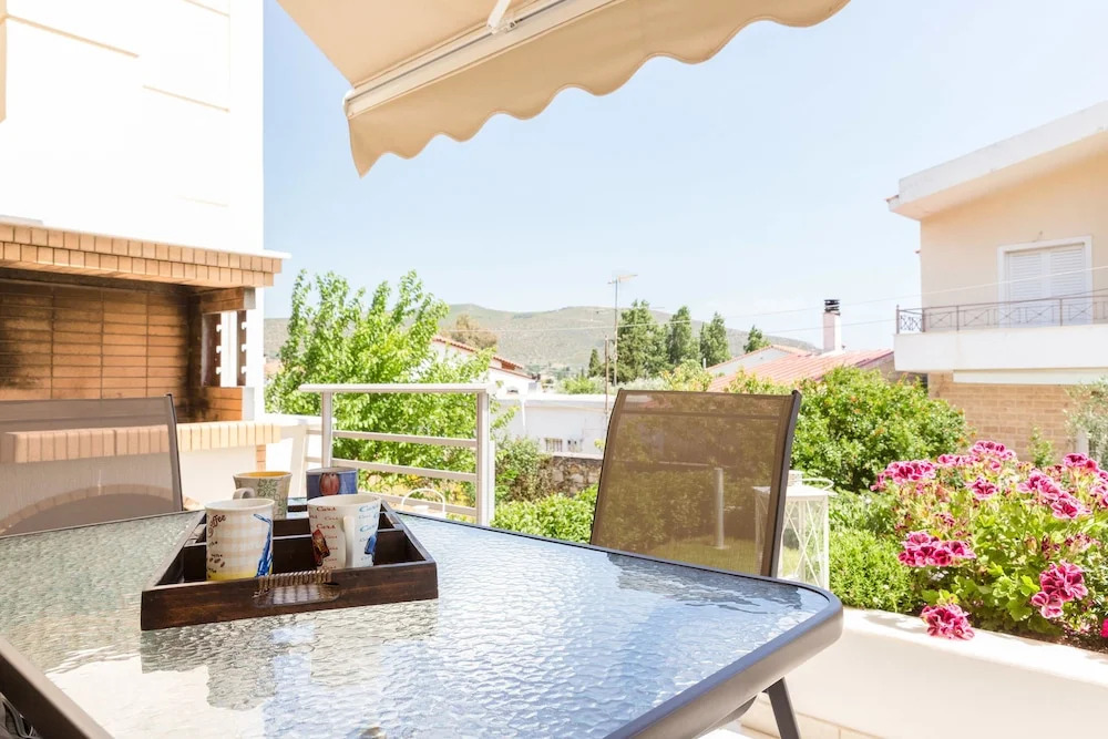 Bright & Spacious two-floor Family Garden Home