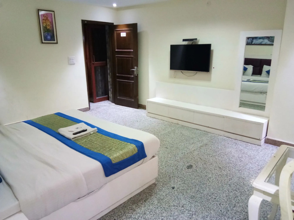 Airport Hotel The Paramont