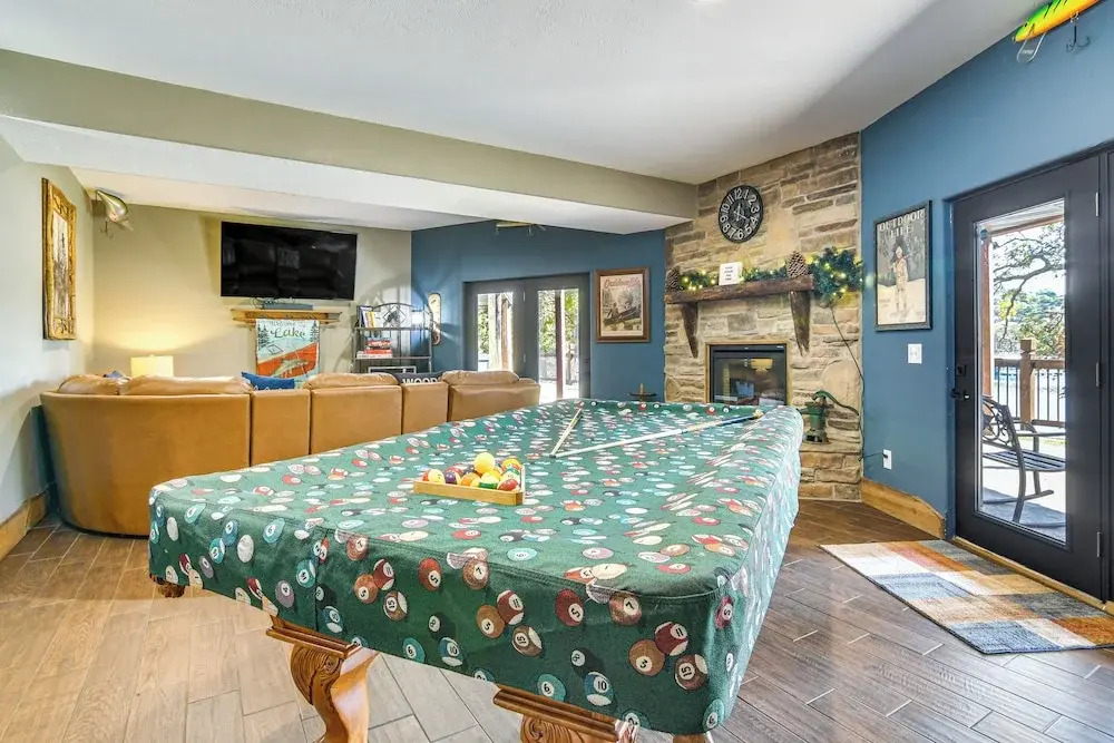 5 Mi To Silver Dollar City: Table Rock Lake Cabin!
