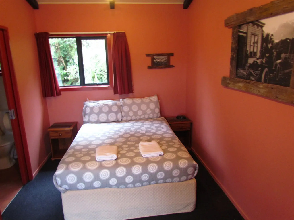 Chateau Backpackers & Motels