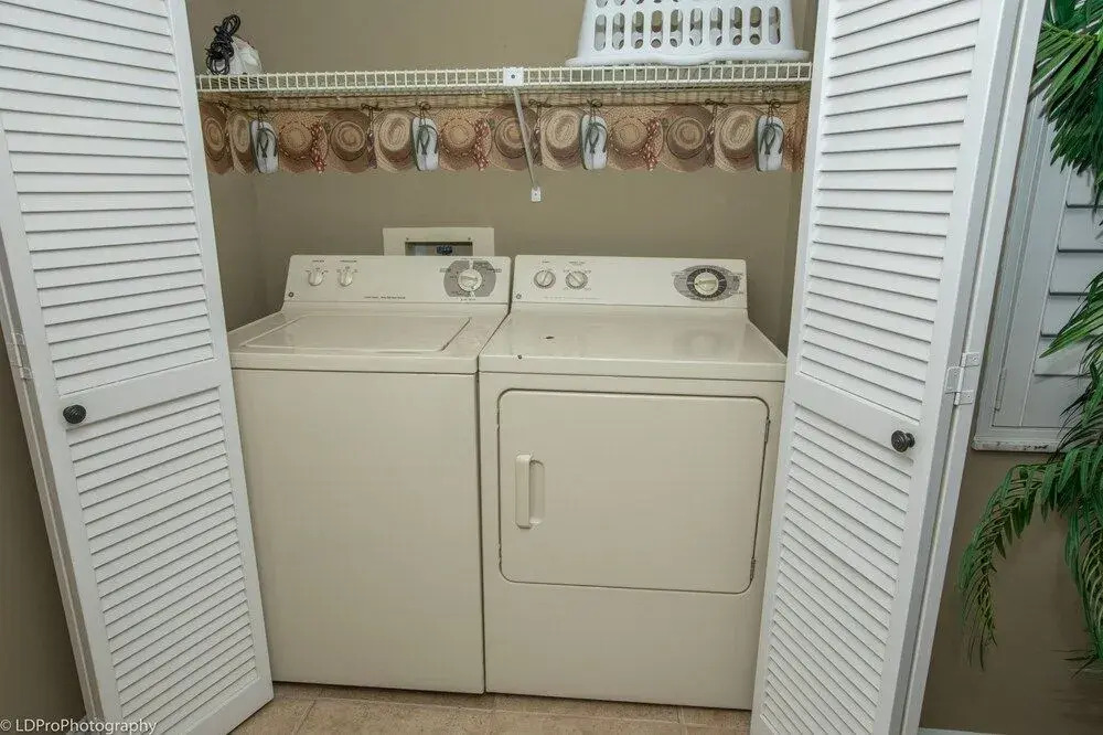 Inlet Reef 312 2 Bedroom Condo by RedAwning