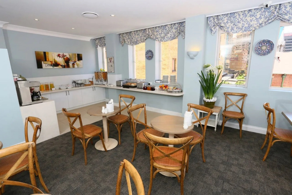 Manor Apartment Hotel