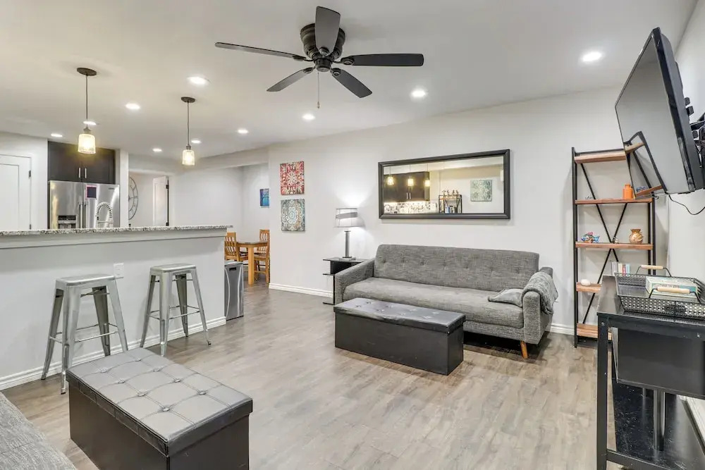 3 Mi to Dtwn Austin! Sleek Apt w/ Private Patio