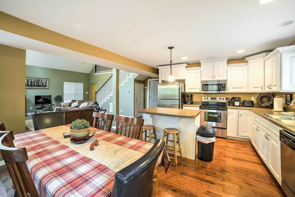 Hot Tub & Wooded Views: Lakefront Blue Eye Cottage