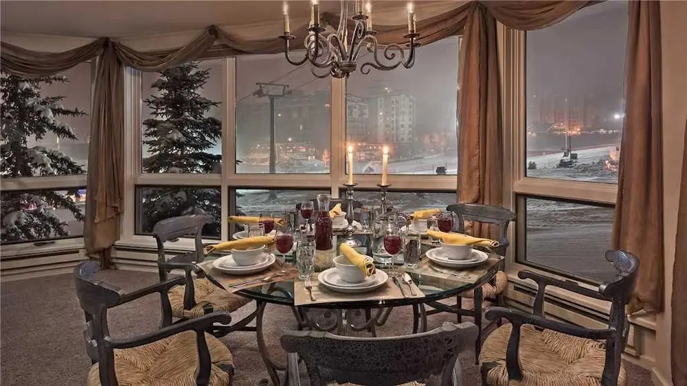 Epernay 125 3 BedroomCondo By Moving Mountains