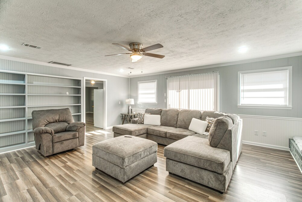 Near Shops & Eats: Home w/ Large Yard in Waycross!