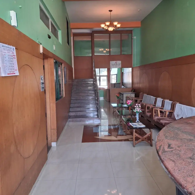 Sri Vinayaka Lodge