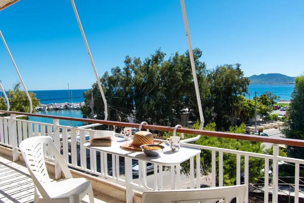 Lavish & Spacious APT with Stunning Seaview, 10 Min ATH Airport