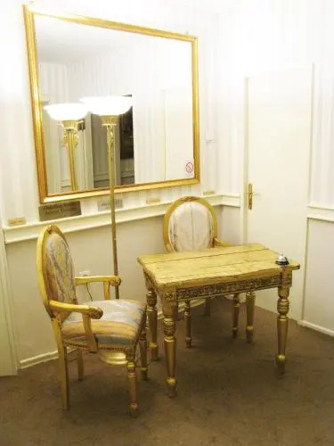 Crown Rezime Boutique
