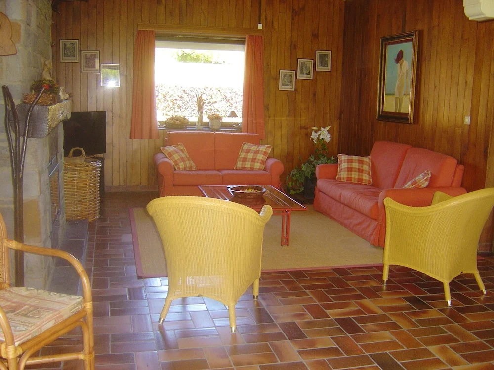 House With 5 Bedrooms in Bertogne, With Wonderful Lake View, Furnished Garden and Wifi
