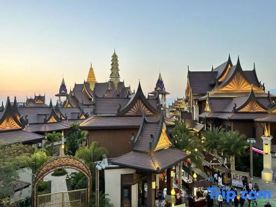 Huazhu Scenic View Boutique Stay (Mangshi Dai Ethnic Ancient Town Poshui Plaza)