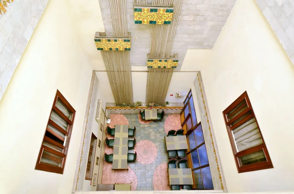 HOTEL CORPORATE INN