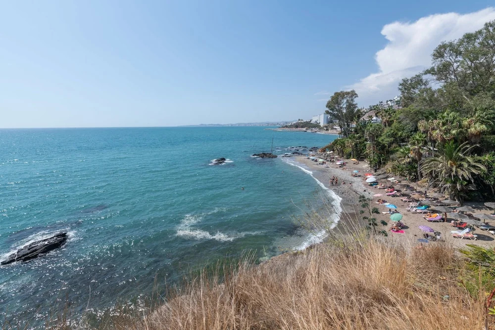 Costa Quebrada - Beachfront 3BR Apartment With Huge Terrace & Sea Views