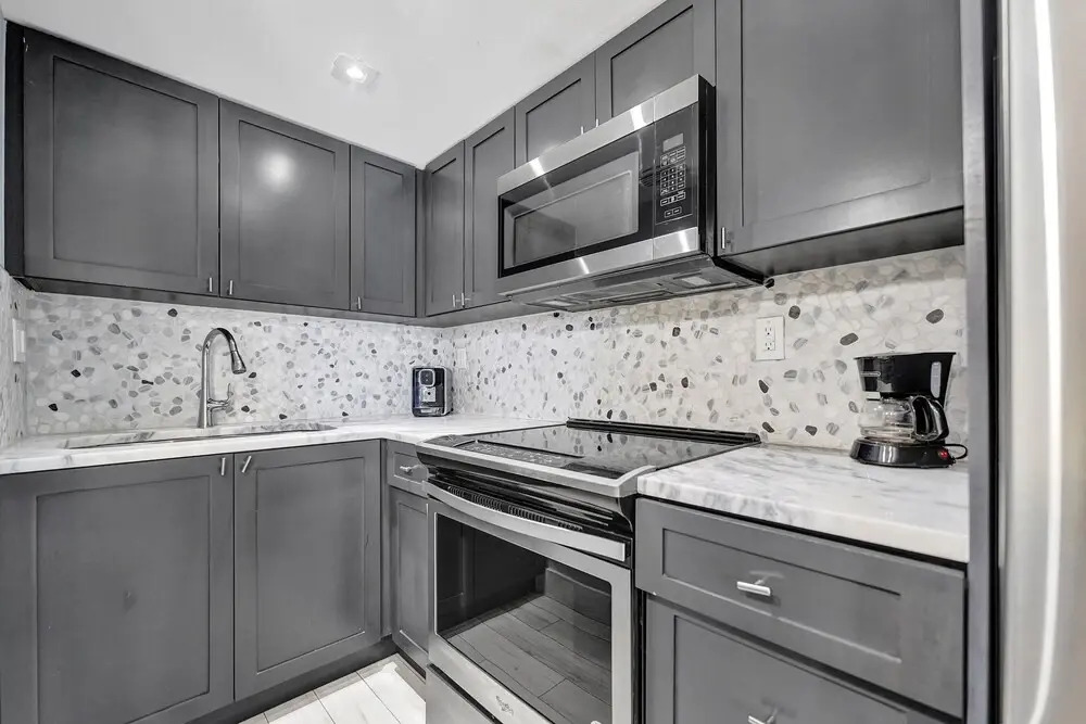 Alexander 817 3 Bedroom Apts