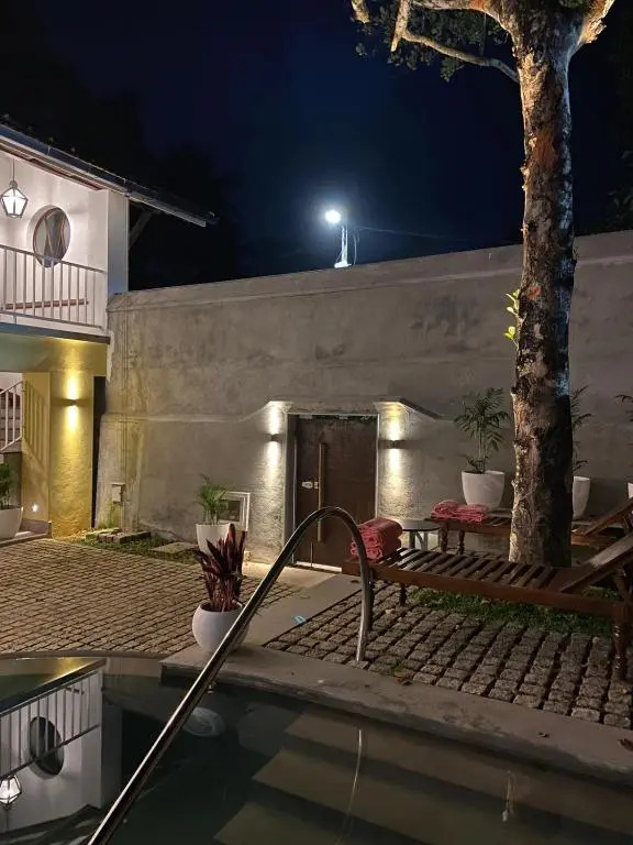 Barons Antiquarian Villa