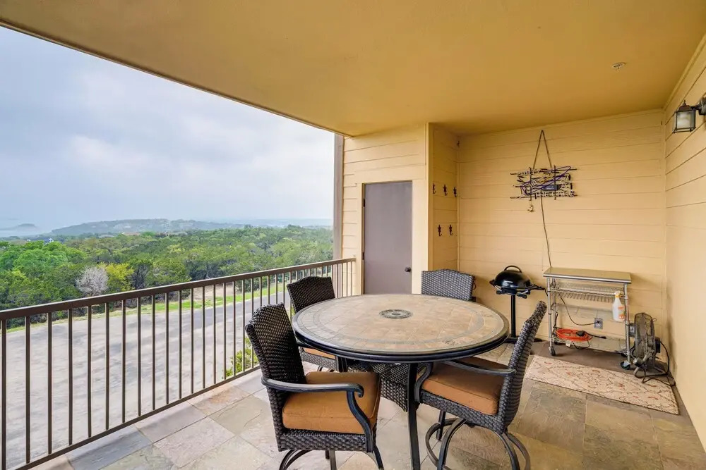 Jonestown Condo on Lake Travis w/ 2 Balconies!