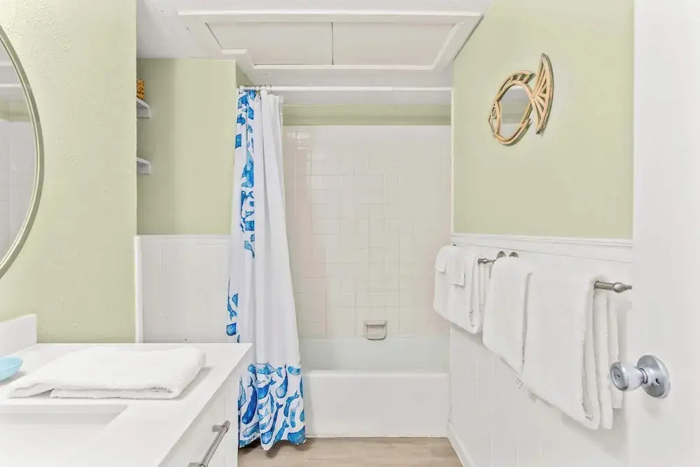 Tranquil Turquoise: Pet Friendly