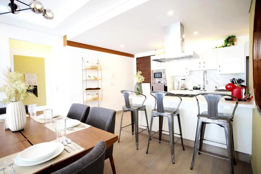 RealLuxe Stylish apartment with pool and gym