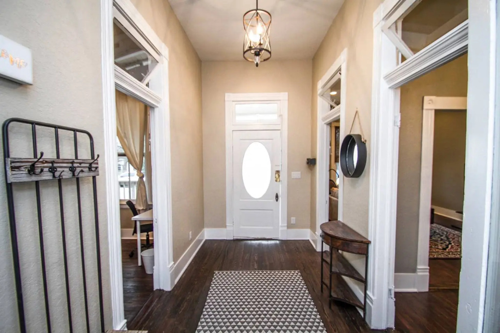 Restored Historic 2br/1.5ba House Near Downtown