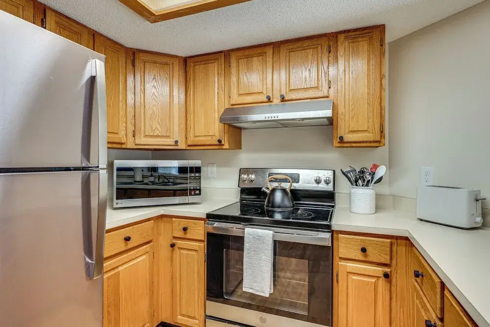 Riverfront Lincoln Condo w/ Patio + Pool Access!