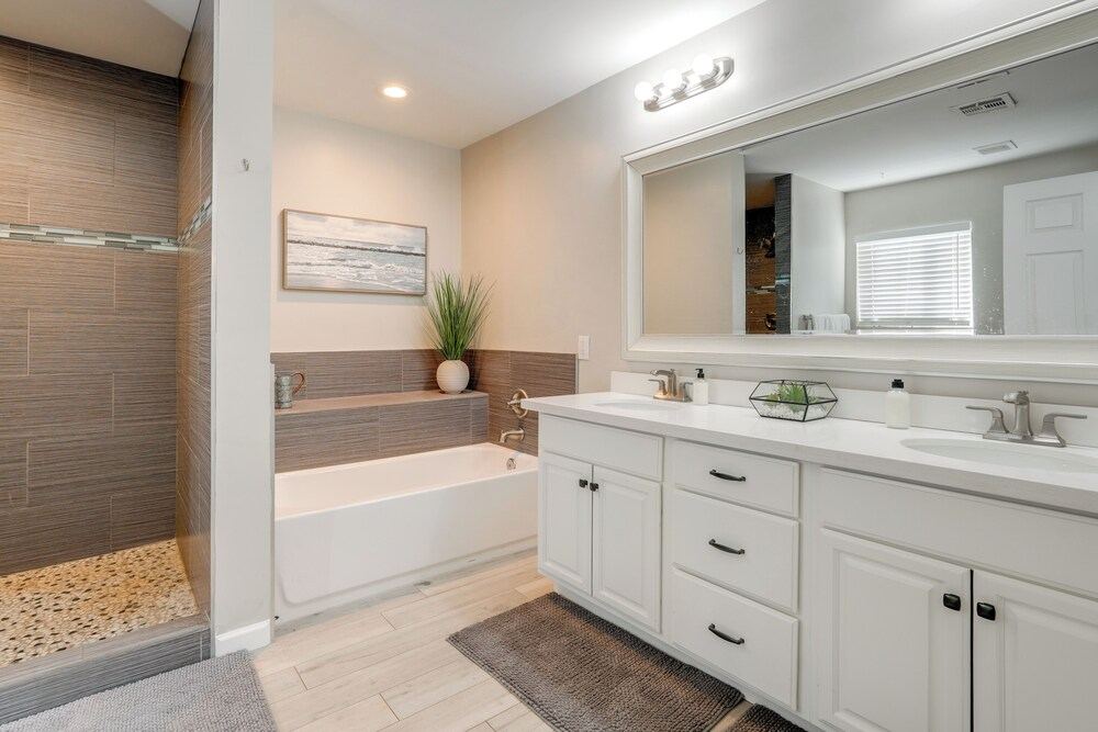Stylish & Central Mesa Home With Private Pool!
