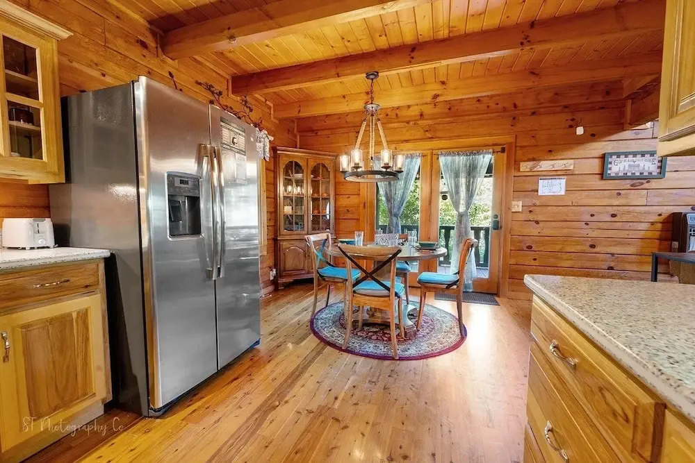 Burning Tree 3 Bedroom Cabin by RedAwning