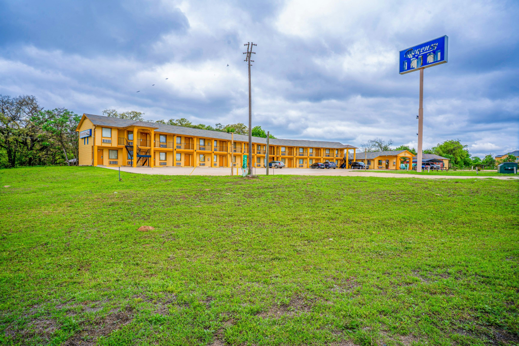 Regency Inn By OYO Rockdale TX