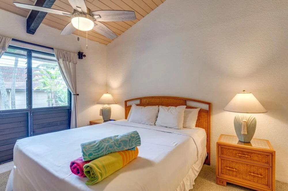K B M Resorts- Nap-c37 Gorgeous 2bd, Ocean View, Easy Access to Parking, Pool and Beach!