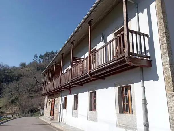 Flower Street provides accommodations with free Wifi, air conditioning